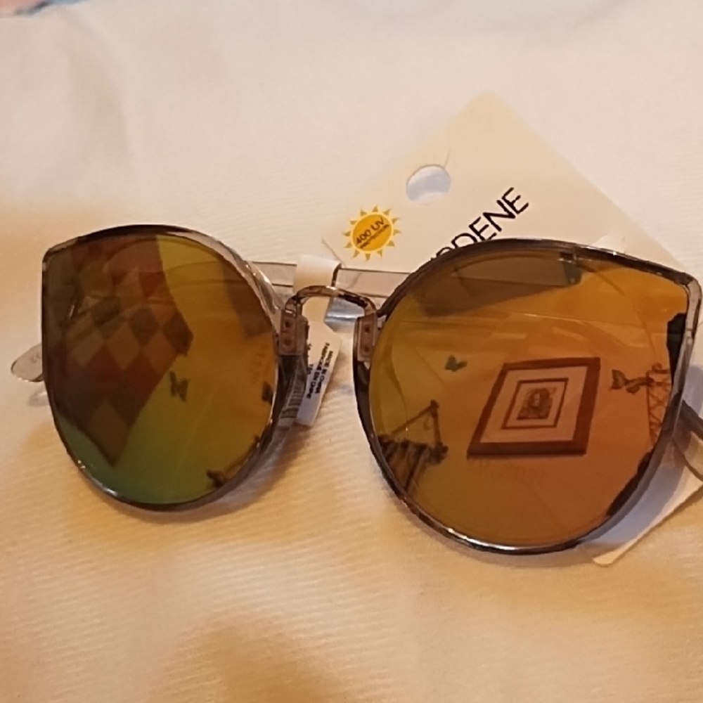Trendy Mirrored Cat Sunglasses
